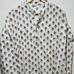 Kurta à manches longues en coton 100% rouge à texture riche pour hommes |   Kurta artisanale à motifs floraux imprimés au bloc, style héritage artistique - Product Image 4