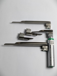 VITRA F.O. Lames de laryngoscope Miller 00 - 4 et poignée |   Laryngoscopes pédiatriques en acier inoxydable de qualité médicale |   CERTIFIÉ CE - Product Image 3