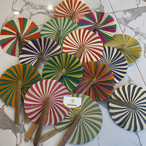 Abanico de Hoja de Coco, Hecho a Mano en Vietnam, Ligero y Duradero, para Verano, Aire Libre y Decoración - Product Image 1