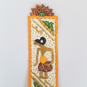Aimant de réfrigérateur artisanal en cuir Wayang Kulit d'Indonésie avec cadre orange, souvenir culturel traditionnel, décoration pour la maison - Product Image 3