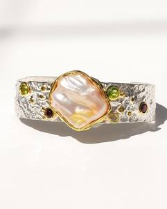 สร้อยข้อมือเงินแท้ประดับมุกบาโรก ดีไซน์หรูหรา สำหรับผู้หญิง สง่างามระดับไฮเอนด์ และโดดเด่นเหนือกาลเวลา - Product Image 1