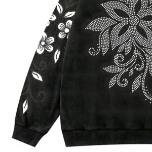 Sweat à capuche noir élégant à motif floral, avec motifs inspirés des strass, style artistique, tendance décontractée, tissu confortable, sweats à capuche modernes - Product Image 3