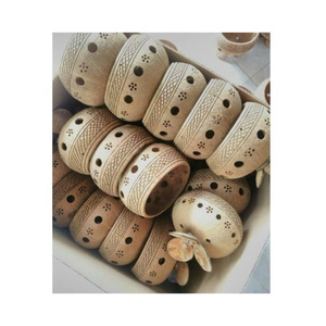 Macetas de Cáscara de Coco con Diseño Ecológico, Duraderas y Resistentes, Macetas Colgantes de Cáscara de Coco - Product Image 1