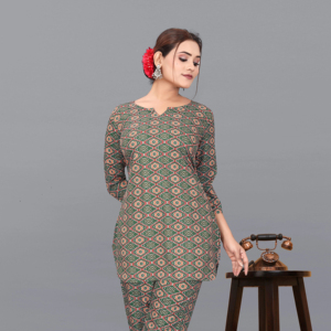 ชุดเซ็ตผ้าโพลีเรยอนพิมพ์ลายสำหรับผู้หญิง สีเขียว เป็นมิตรกับสิ่งแวดล้อม คอกลม คุณภาพสูง คอลเลคชั่นบูติก Kiran Nexus ไซส์ S ถึง 3XL - Product Image 1