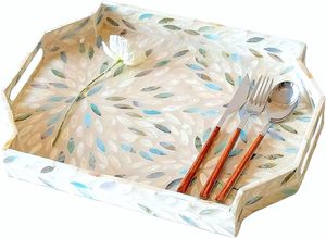 Plateau de service en nacre de 13 pouces avec poignées, bleu et beige, incrustation de coquillages, plateau en bois, plateau géométrique en mosaïque - Product Image 4