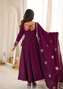 Robe Anarkali en soie Chanderi pure romaine, brodée de sequins, avec pantalon cousu et dupatta à bordure, pour femmes MY 105 - Product Image 6