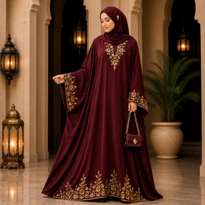 Broderie florale délicate en or sur le col, les manches et la basse de la robe. Hijab élégant assorti inclus avec une broche discrète. Modeste. - Product Image 3