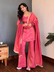 Conjunto Kurti Palazzo Rosa para Mujer con Dupatta – Traje Étnico Bordado para Fiestas y Bodas - Product Image 2