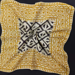 Foulard carré ethnique en coton fait main, imprimé floral dessiné à la main, doux pour la peau, cadeau d'été, Saint-Valentin - Rajasthan - Product Image 1