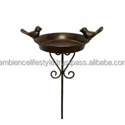 Bain d'oiseaux classique en métal pour jardin, patio, design élégant, base robuste, attirant les oiseaux, avec bassin de rétention d'eau. - Product Image 6