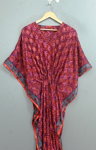 Robe vintage pour femmes, imprimé floral rouge paisley, respirante, 100% soie, manches courtes, col en V, violette - Product Image 3