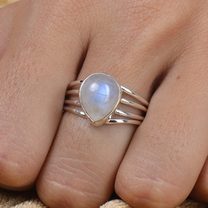 Bague en pierre de lune naturelle, bijoux en pierres précieuses faits à la main, bague bohème délicate, cadeau unique pour filles et femmes - Product Image 2