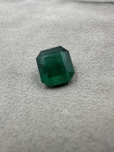 Émeraude naturelle zambienne taille octogonale 8,90 carats, pierre précieuse verte intense pour la fabrication de bijoux - Product Image 3
