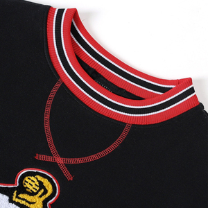 Sudadera Unisex Negra con Cuello Redondo, Ribete de Franjas Rojas y Blancas, Bolsillo, Estilo Casual, Tejido de Punto, Corte Regular, Invierno, Poliéster/Algodón - Product Image 6