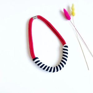 Collar de Tela con Colgante de Resina de Alta Calidad, Joyería Moderna para Mujer a Precio Accesible - Product Image 3