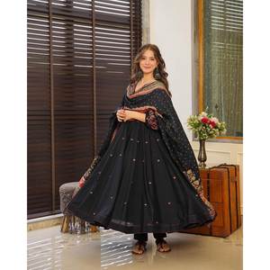 Hermoso conjunto de algodón Anarkali ropa de mujer impresa digital con parte inferior y Dupatta - Product Image 1