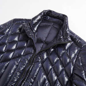 เสื้อแจ็คเก็ตพัฟเฟอร์ผู้ชายคุณภาพพรีเมียม โพลีเอสเตอร์ 100% คอตั้ง ซิปเต็มตัว สไตล์ลำลองสำหรับฤดูหนาว พร้อมดีไซน์ที่ดูเป็นทางการ - Product Image 3