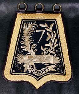 Drapeaux et bannières de luxe brodés avec fixation magnétique, taille et forme personnalisables - Product Image 2