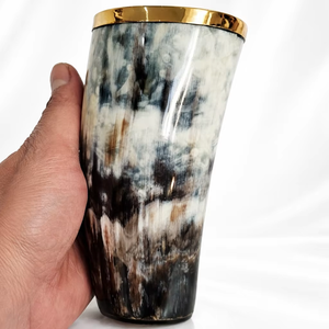 Jarra de Cerveza Vikinga Hecha a Mano, de Cuerno Natural de Búfalo con Borde de Latón, Ecológica y Duradera, Copa Medieval de la Mitología Nórdica - Product Image 1