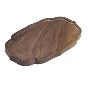 Plateau alimentaire en bois artisanal, planche de service polyvalente pour pizzas, pâtisseries, fromages, fruits, noix, desserts et réunions de famille - Product Image 6