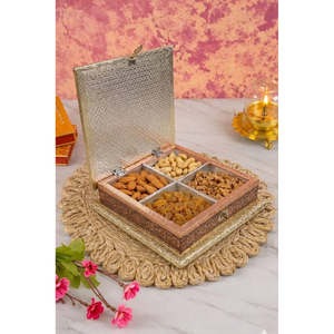 Boîte de service en bois glamour avec couvercle, incrustation dorée, design chinois traditionnel, pour la présentation de noix, fruits secs et bonbons - Product Image 1