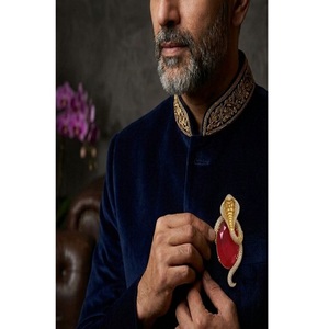 Magnifiques broches en laiton plaqué or de qualité supérieure avec zircon CZ pour hommes et garçons, collection mariage et cadeaux - Product Image 1
