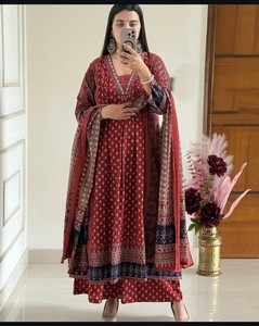 Traje Anarkali de Algodón para Mujer, Estampado Ajrakh Rojo, Largo hasta el Suelo, Corte Holgado, Estilo Casual Tradicional Indio-Pakistaní - Product Image 2