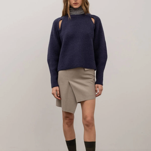 Pull en tricot bleu foncé pour femme avec épaules dénudées, col rond, manches longues, longueur courte, couleur unie, style minimaliste, pull d'hiver - Product Image 1