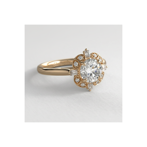 แหวนหมั้นเพชรทรงกลมวินเทจประดับเพชรทรงบาแกตต์ด้านข้าง แหวนทองคำ ผู้ผลิตเครื่องประดับแบบ OEM ODM - Product Image 1