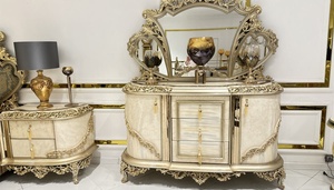 ชุดห้องนอนไม้สักแท้สุดหรู ขนาดควีนไซส์/คิงไซส์ สไตล์ดั้งเดิม ตกแต่งด้วยผ้ากำมะหยี่สีทอง ล้างทำความสะอาดได้ พร้อมเตียงแกะสลัก 2 ตัว และโต๊ะข้างเตียง เหมาะสำหรับอพาร์ตเมนต์ ขนาดใหญ่ - Product Image 4