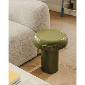 Table d'appoint en fer forgé résistante aux intempéries pour l'intérieur et l'extérieur, table ronde en métal robuste, meubles colorés avec revêtement en poudre - Product Image 1