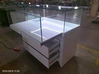 ADONG Hochwertige Pulverbeschichtete Metall-Glas-Vitrine für Gewerbe LED-Streifenbeleuchtung Recycelbar Wasserdicht |