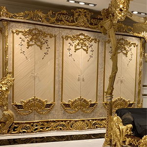 Armoire Royale Classique Ultra Luxe en Bois Massif d'Acajou, Sculptée à la Main avec Détails Dorés, Style Palais, Meuble de Chambre Personnalisé - Product Image 2