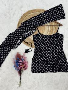 Kurti en coton pur de qualité supérieure avec imprimé Bandhej, haut à manches cloche et pantalon Farsi en lin et coton, vêtements ethniques pour femmes - Product Image 4