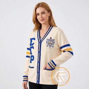 GREEK TREASURES เสื้อคาร์ดิแกนอะคริลิคปักลาย Sigma Gamma Rho แบบกำหนดเอง คอวี แขนยาว สไตล์ลำลอง สำหรับฤดูหนาว เหมาะสำหรับชมรมนักศึกษา - Product Image 1