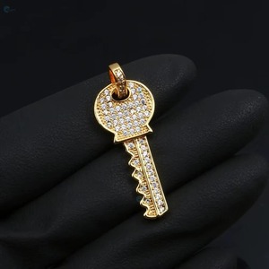 Pendentif de luxe pour clé, plaqué or 18 carats, moissanite micro-pavée, taille brillant rond, breloques à thème, bijoux pour homme à porter au quotidien - Product Image 5