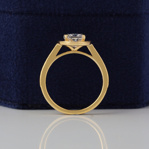Bague de fiançailles en or blanc avec diamant de laboratoire taille coussin de 2,50 carats certifié IGI, halo de diamants de laboratoire taille coussin, tige pavée - Product Image 5