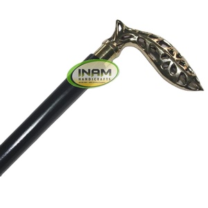 Canne de marche vintage INAM HANDICRAFTS avec poignée en laiton et embout en métal sculpté, manche en bois naturel - Product Image 1