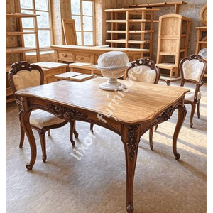 Juego de Comedor de Lujo de Estilo Victoriano Hecho a Mano con Mesa para 4 Personas y Sillas Talladas Ornamentadas con Acabado en Madera Natural - Product Image 4