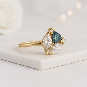 Anillo de Promesa Único con Moissanita Azul Corte Trillón y Marquesa, Plata 925 Original, Estilo Moderno y Brillante, Joyería de Regalo para Ella - Product Image 5