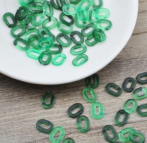 Cadena de Resina con Acabado Liso y Pulido, Cómoda y Elegante, Compatible con las Tendencias de Joyería Audaz y Voluminosa, Pintada a Mano y Personalizable - Product Image 4