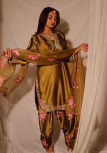 Conjunto de 3 piezas de satén japonés premium: top, salwar y dupatta con bordado de lentejuelas, 2.30 m de organza de seda, ropa étnica lista para usar. - Product Image 3
