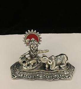 Nueva llegada de metal de aluminio plateado Señor Krishna con imagen de vaca pequeño Krishna sentado con vaca para decoración del hogar India - Product Image 2
