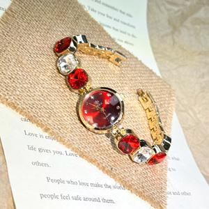 Orologio da Polso da Donna alla Moda <span class=keywords><strong>e</strong></span> Lussuoso con Bracciale in Cristallo, Elegante Orologio al Quarzo con Design a Cinturino con Grandi Perle di Cristallo - Product Image 5