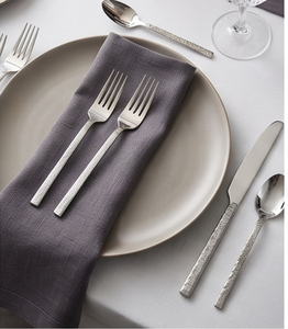Ensemble de couverts modernes en acier inoxydable avec manche martelé, compatible lave-vaisselle, pour mariages et repas - Product Image 3