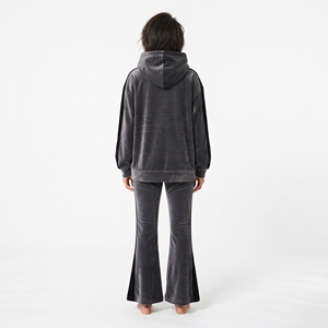Ensemble de survêtement deux pièces personnalisé pour femme : veste à capuche en velours et pantalon patte d'éléphant à rayures latérales brodées - Product Image 6