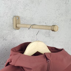 Cintres en bois 100 % naturel, écologiques, faits à la main, avec crochet, installation autocollante, robustes, pour costumes et manteaux - Product Image 3