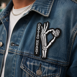 Patch brodé Oxytag Cœur, appliqué thermocollant, forme irrégulière, motif main squelette cœur noir et blanc, prix abordable, personnalisation OEM - Product Image 5