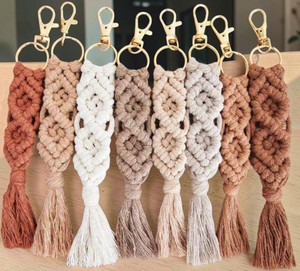 EL CLASICO OVERSEAS Llavero Boho de Macramé Personalizado, Hecho a Mano con Cuerda de Algodón Ecológica, para Bolsos y Llaves de Coche, Promocional - Product Image 1