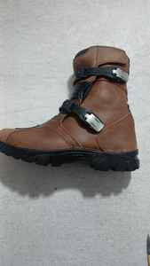 Botas de Motocicleta de Cuero de Diseño Único y Personalizado de Última Generación con Botas de Carreras de Cuero de Primera Calidad para Hombre con Servicio OEM - Product Image 3